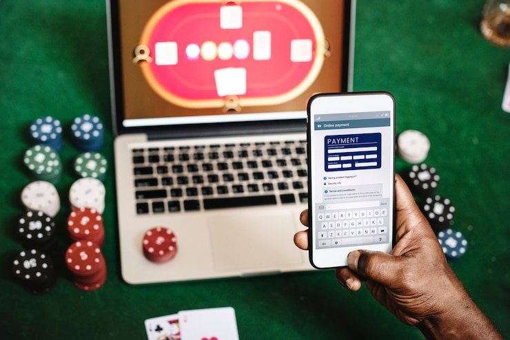 Pengguna memeriksa privasi akun digital